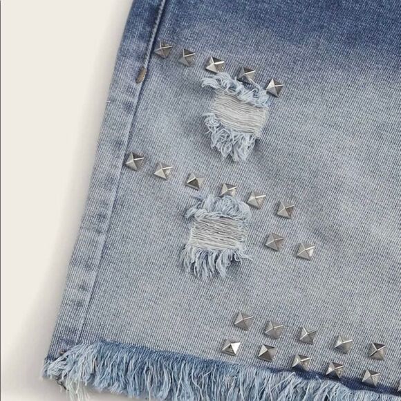 Ladies plus Size studded shorts - Picture 5 of 5